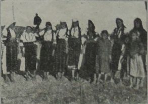 Бѣжанки въ Созополъ — изъ с. Мънастиръ (Гюмюлджинско). grad_sozopol_bejanki_w_sozopol.jpg