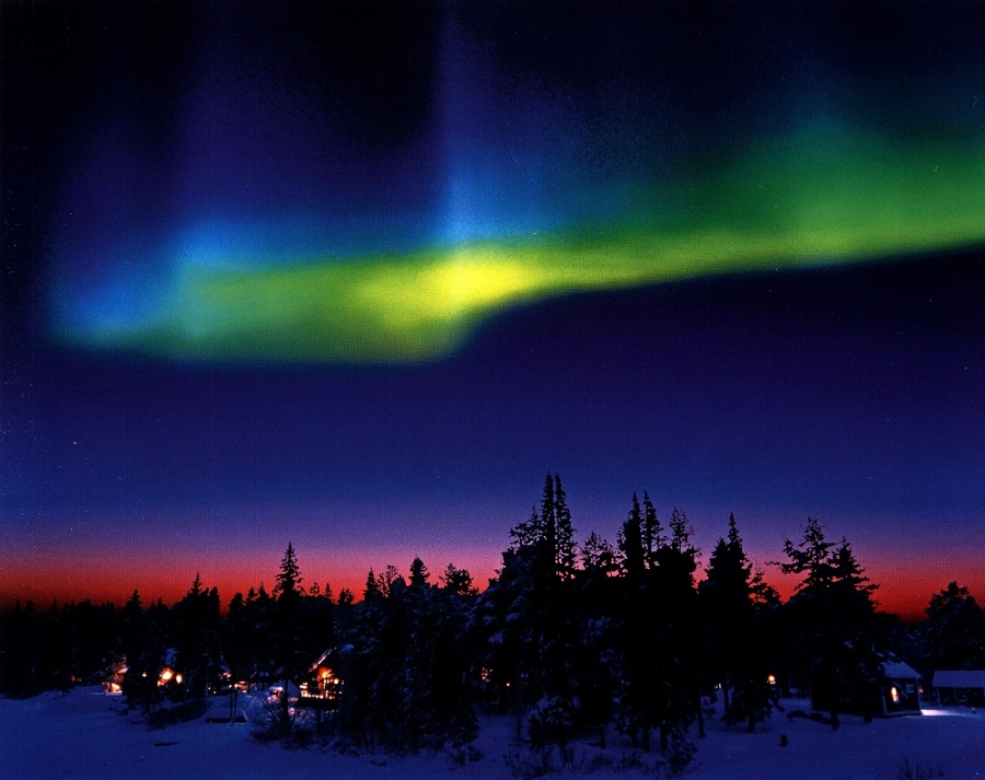 Северното сияние танцува в небето над Кируна, най-северния град на Швеция. 135_severno_sijanie.jpg