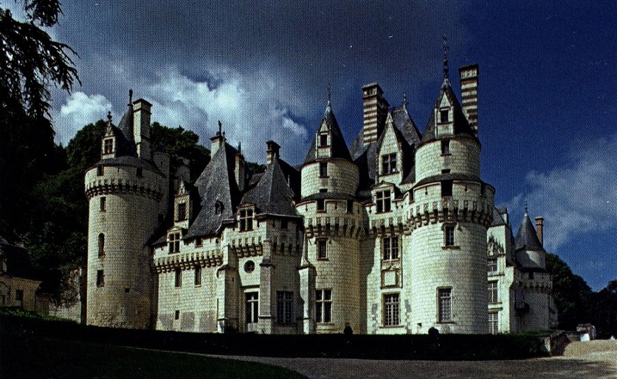 Замъкът Юсе е отворен за публични посещения, макар че е частна собственост. 305_juse.jpg