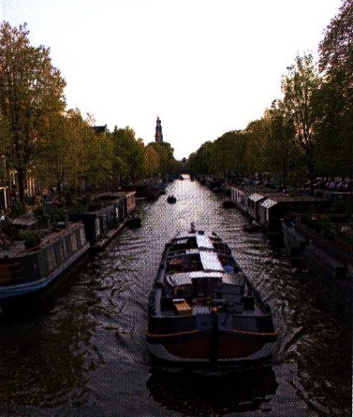 Разходката по каналите на Амстердам привлича всички: от Уинстън Чърчил до Нелсън Мандела. 95_razhodka.jpg