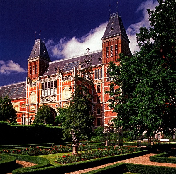 След започналия през 2003 г. ремонт Националният музей (Рейксмузеум) бе отборен изцяло през април 2013 г. 98_reiksmuzeum.jpg