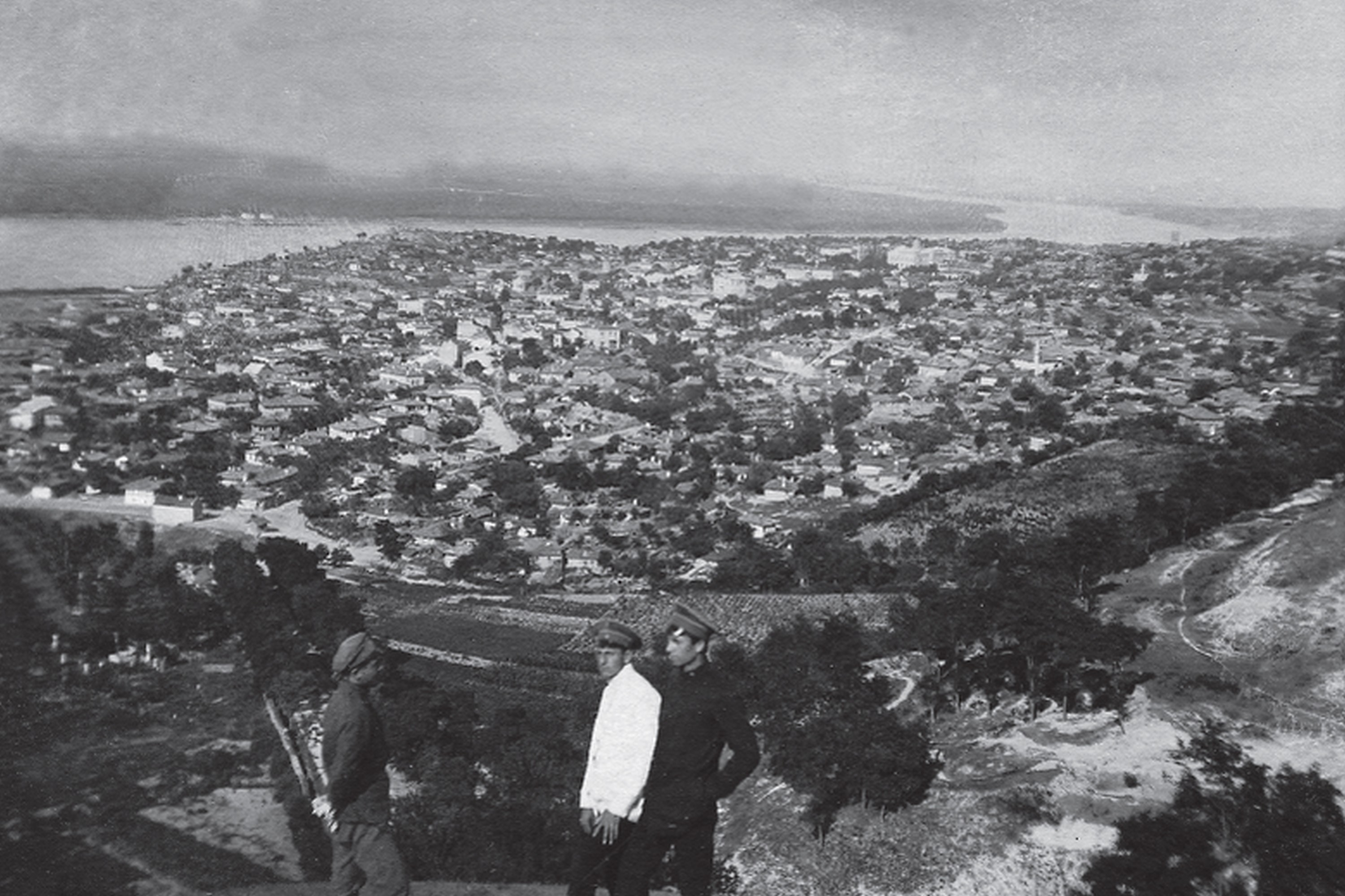 Свищов — изглед от Болнишкия баир, около 1930 г. svishtov_1.jpg