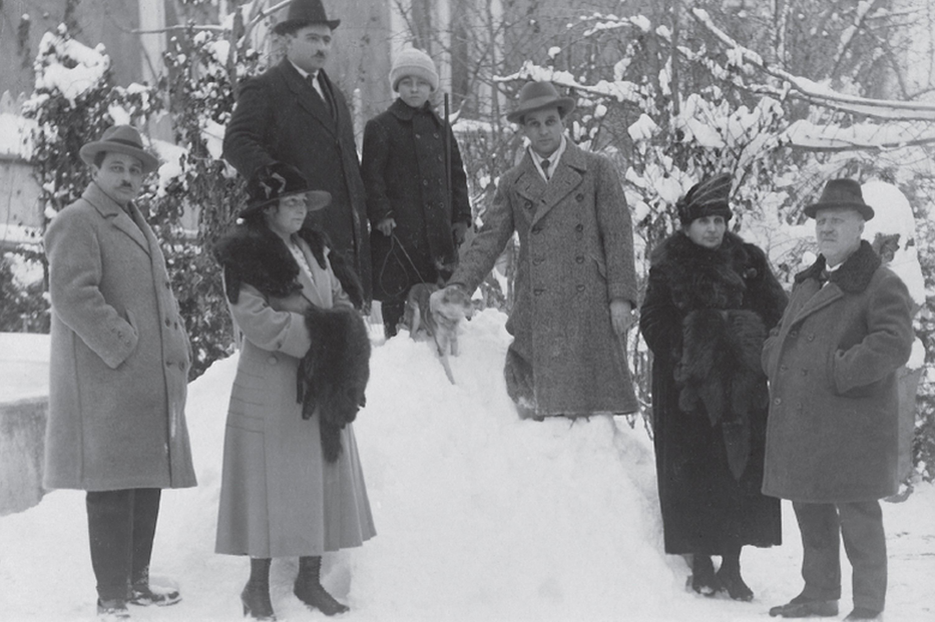 Семейство Балашеви в една голяма зима, 1921 г. svishtov_28.jpg